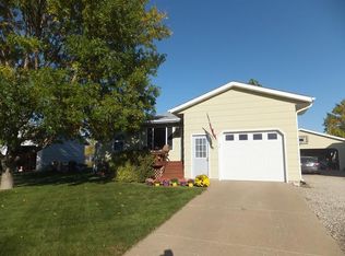 20 Custer Dr, Bismarck, ND 58504
