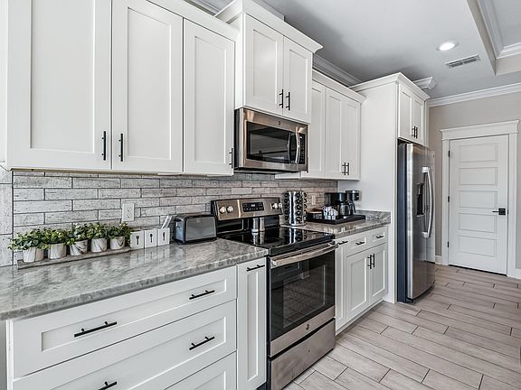 5th image of 78 Evergreen Dr
