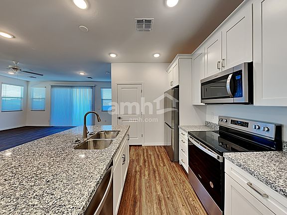 4th image of 847 S 150th Dr