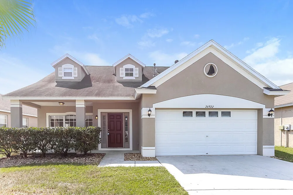 4 bed, 2.5 bath, 2006 sqft, $4,500 — Photo 1