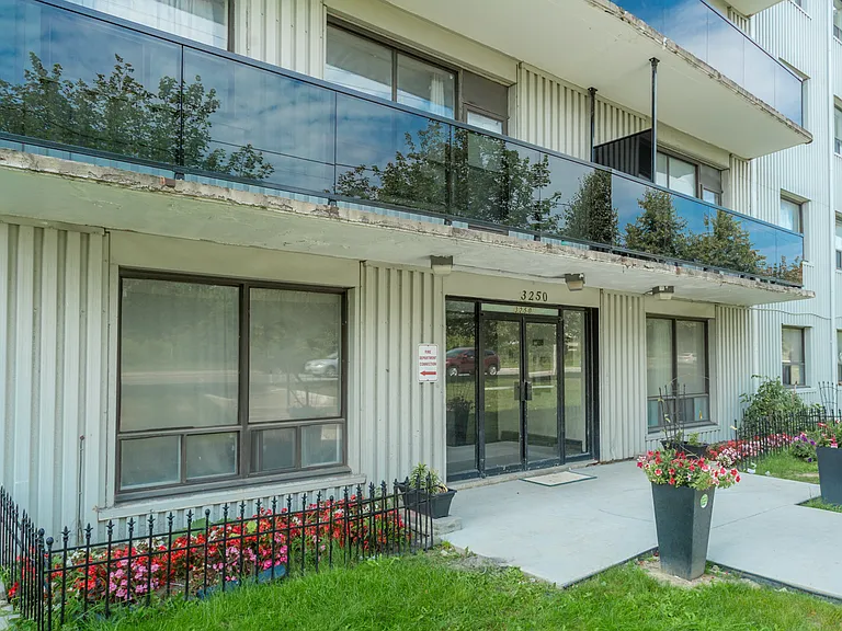 3250 Keele St — Photo 13