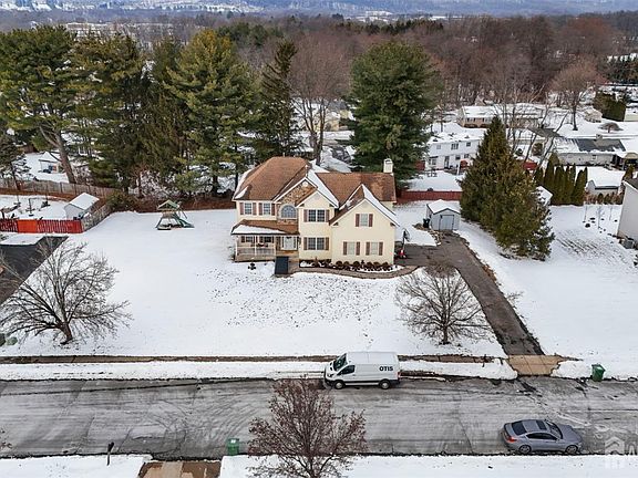 2nd image of 5 Ridge Top Ter