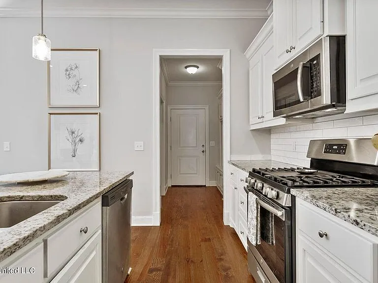 313 E Buttonwood Ln — Photo 14