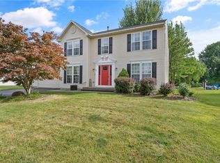 17 Mirage Ln, Clay, NY 13041