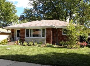 513 N Pine St, Mount Prospect, IL 60056