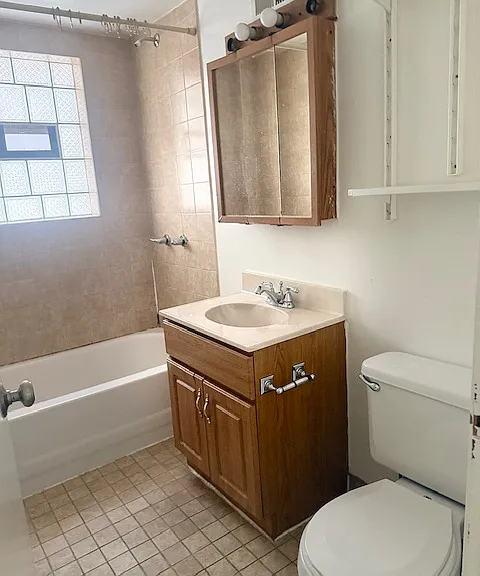 4430 N Saint Louis Ave #G — Photo 7