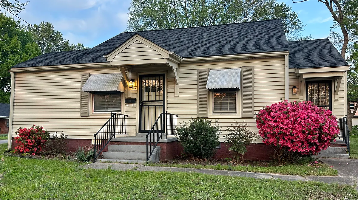 Building Photo - 916 Burkett St