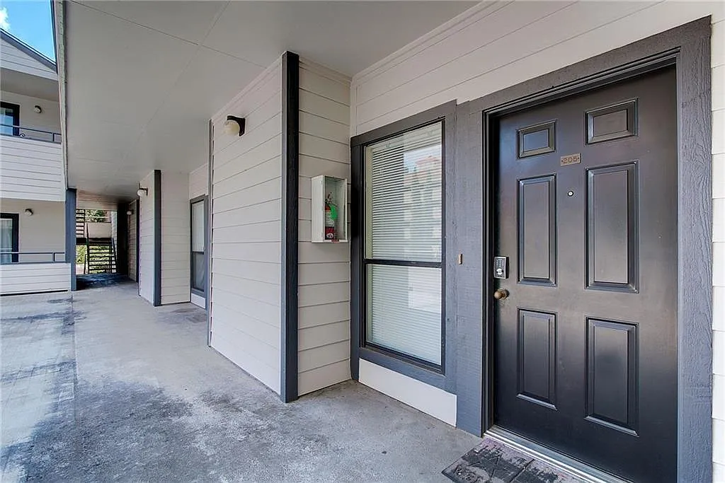 2905 Swisher St Apt 205 — Photo 4
