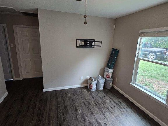3rd image of 613 Carrie Ave