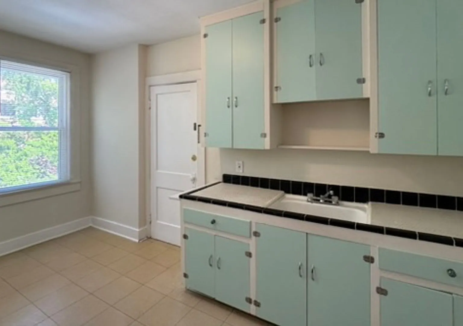 811 Kenmore Ave. Apts. A-D — Photo 2