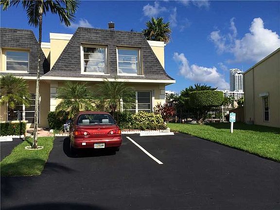 2nd image of 1000 NE 25th Ave