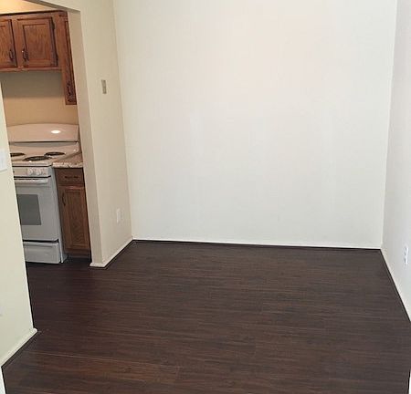 4th image of 1004 Parkvale Ct APT 4