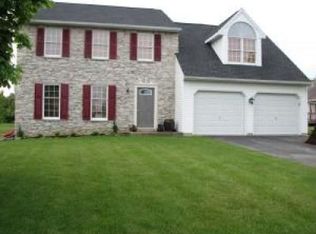 102 Pebbleside Ln, Lancaster, PA 17602