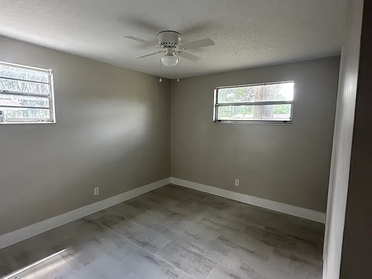 170 Parkwood Dr W — Photo 10