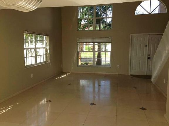 5th image of 13820 NW 22nd St