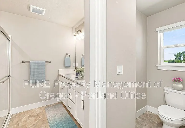 582 NE Alderwood Dr — Photo 26