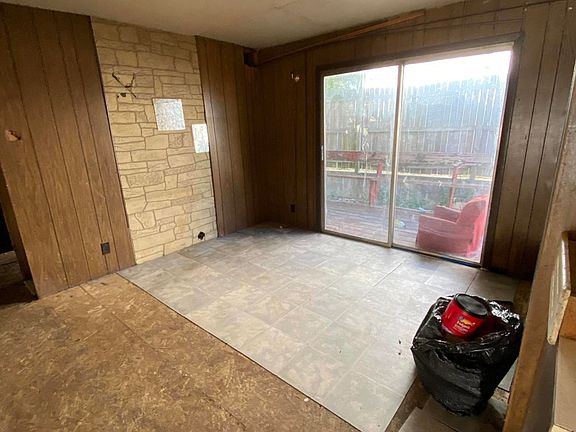 3rd image of 500 N Oak St