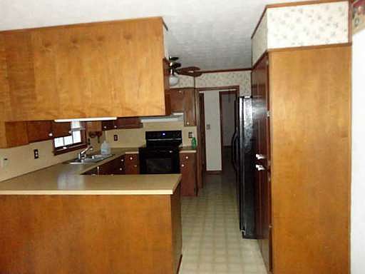 3rd image of 2649 Westminister Ln NW