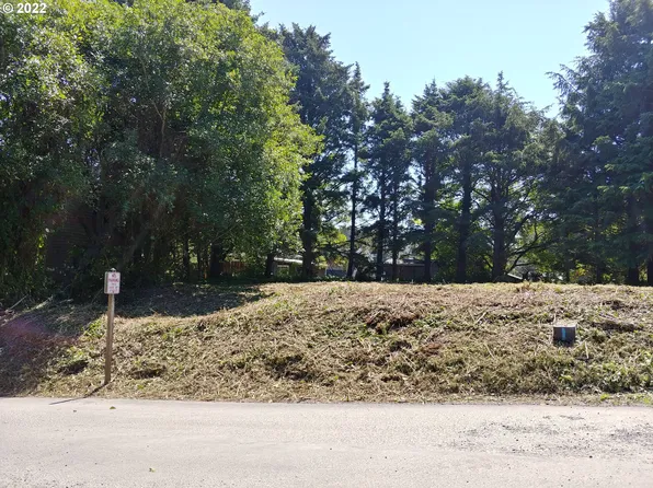 W 1st St #3400, Cannon Beach, OR 97110