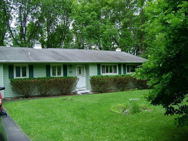 1st image of 121 Fallsview Dr