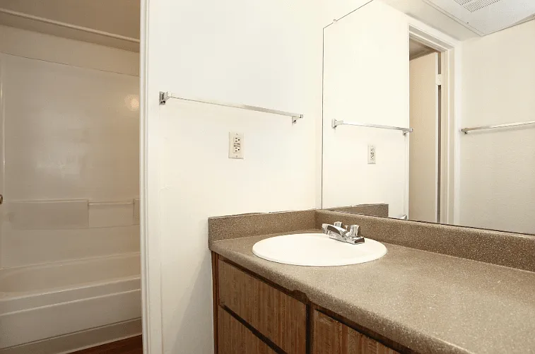 The Summit Apartments — Photo 6