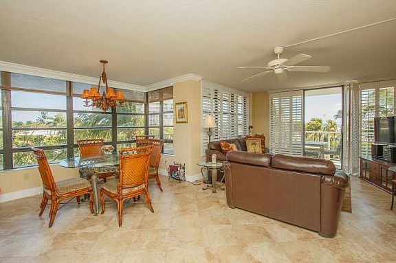 4th image of 380 Seaview Ct