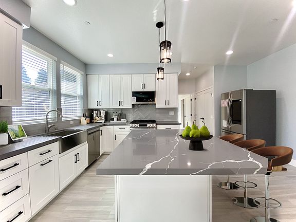 3rd image of 3739 Eggers Dr
