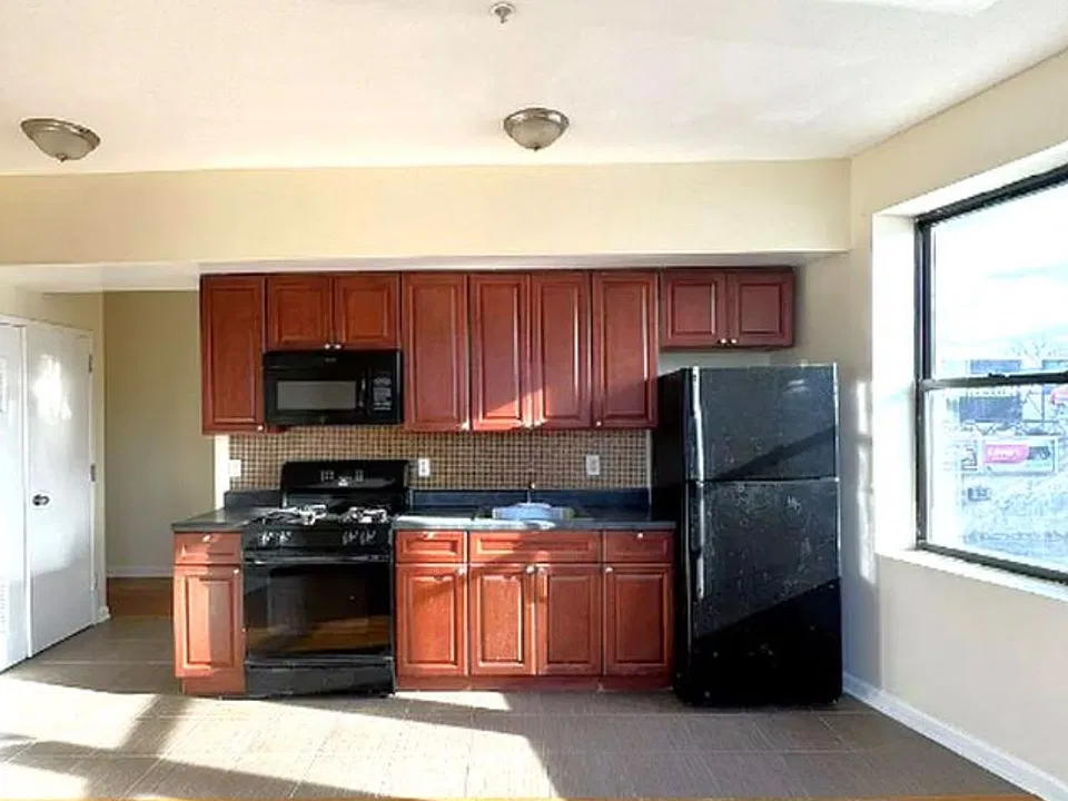 6 Longfellow Ave #3E