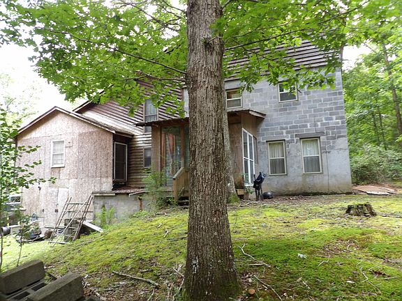 3rd image of 527 Black Mountain Rd E