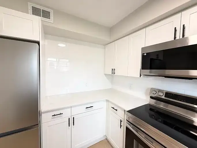 Building Photo - 676 Collins Bay Rd #1