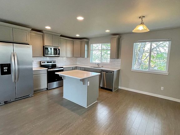 5th image of 212 Jefferson Ave NW Unit B