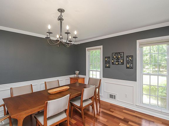 5th image of 155 Millwood Ln