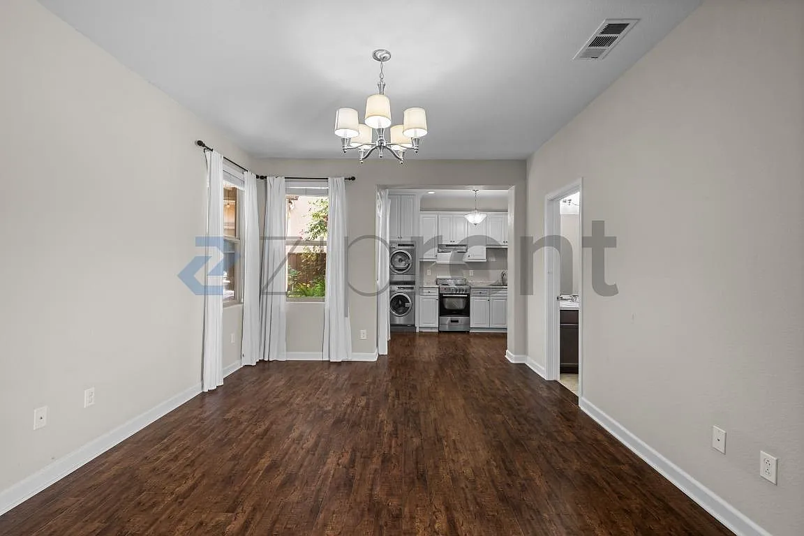 1 bed, 800 sqft, $2,100 — Photo 4