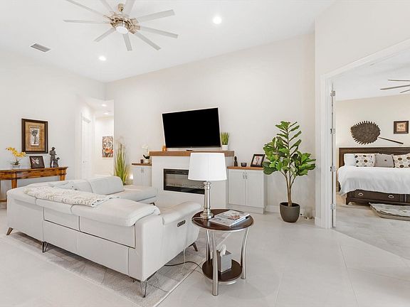 4th image of 5110 Formosa Creek