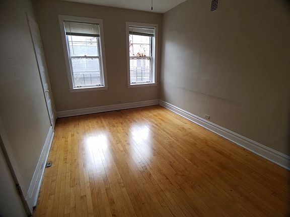 5th image of 1822 N Wood St #2