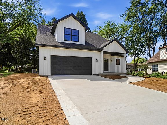 3rd image of 550 Monroe Ct