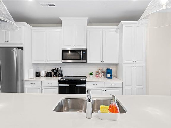 2nd image of 2039 Clarksdale Dr