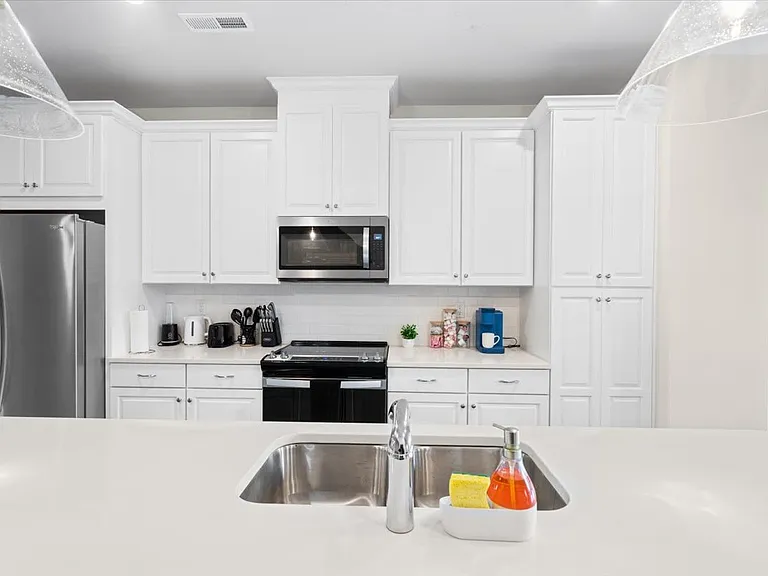 2039 Clarksdale Dr — Photo 2