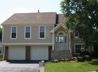 1097 Clover Hill Ln, Elgin, IL 60120