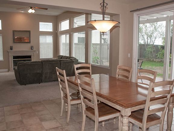 5th image of 208 Sagemoor Ct