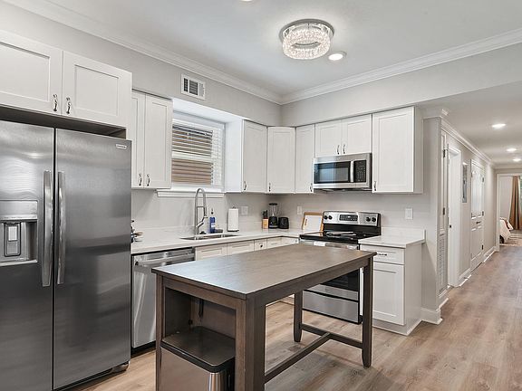 4th image of 3312 Broadway St