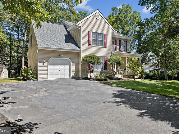 2nd image of 44014 Silverwood Ln