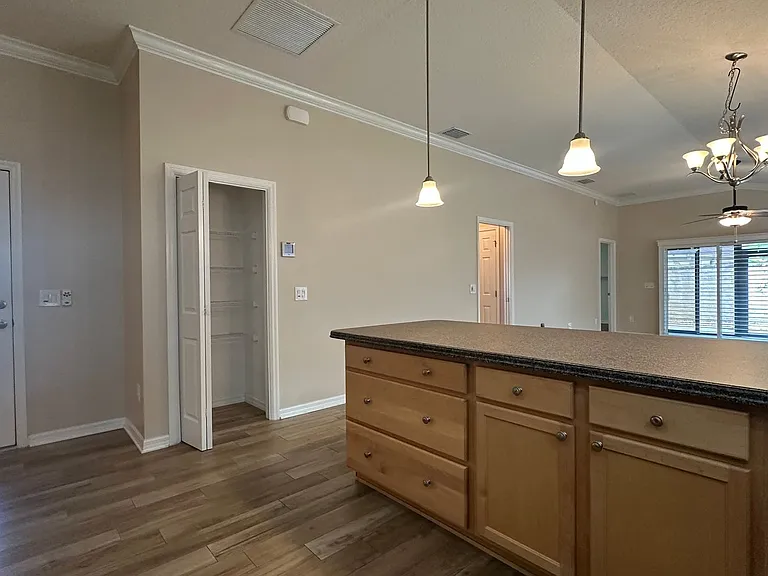 724 Yager Ln — Photo 17