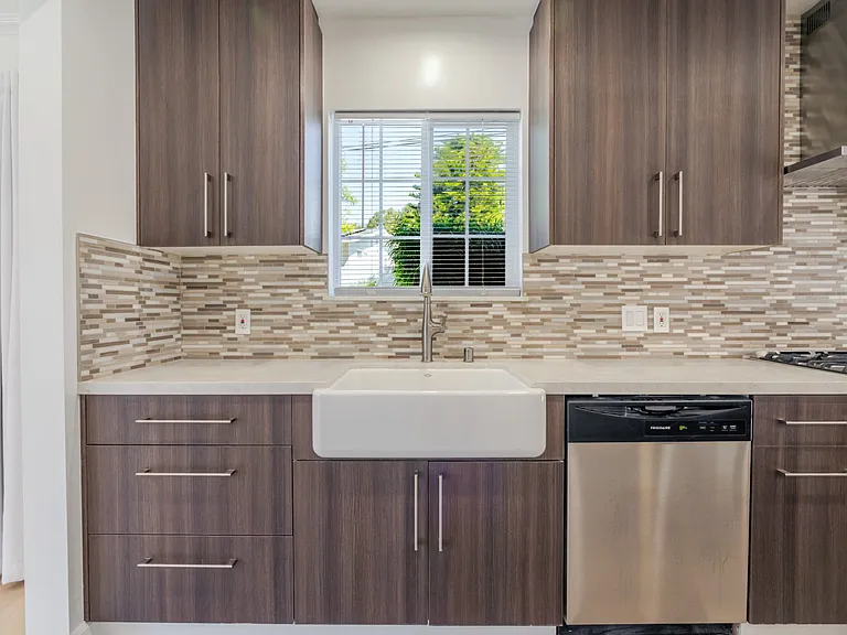 3960 Mayfield Ave — Photo 10