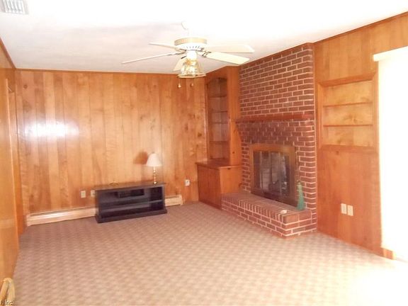 3rd image of 828 Mayflower Dr