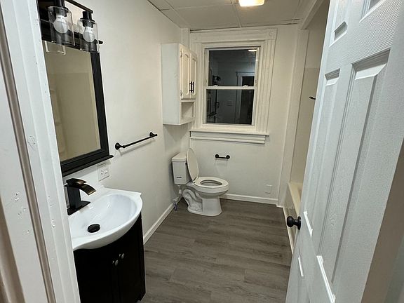 Bathroom 1 -- Vanity