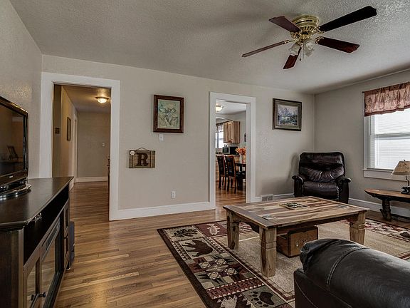 Refinished oak floors