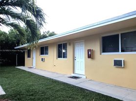 26 SE 3rd Ter, Dania Beach, FL