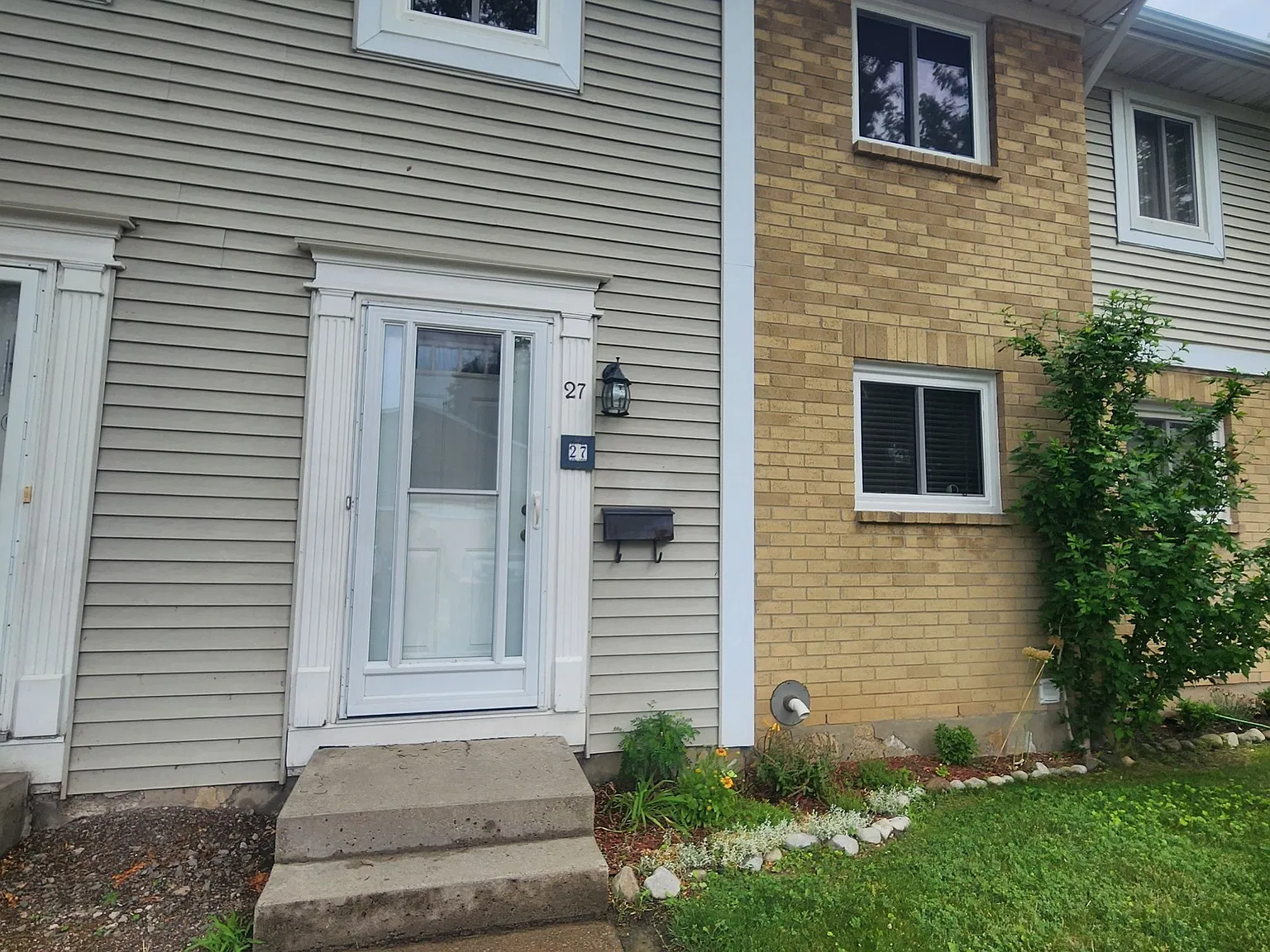 3 bed, $2,400 — Photo 3