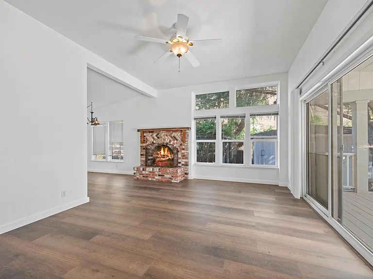 1057 E La Loma Ave — Photo 14